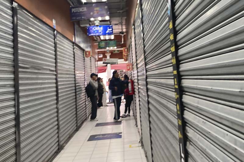 operativos detectan venta ilegal de alcohol en la Plaza de la Tecnología