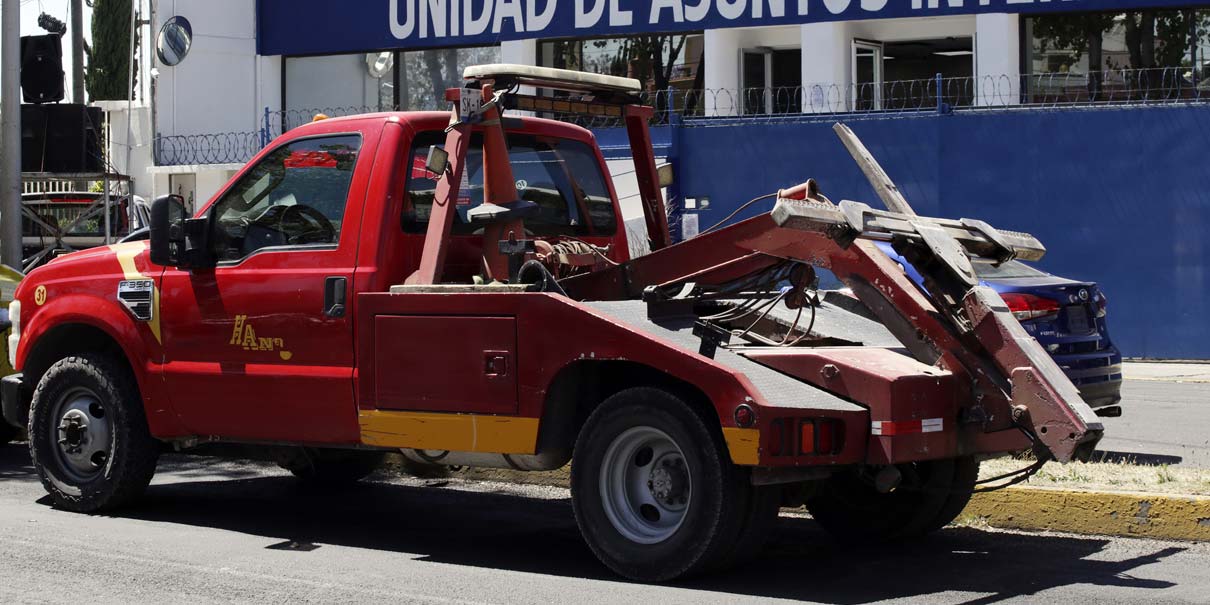 Morenista denuncia amenazas tras impulsar regulación de grúas en Puebla