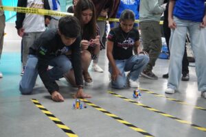 Imagen: Competencia internacional de robótica juvenil, Museo del trompo, Tijuana / Newsweek Baja California.
