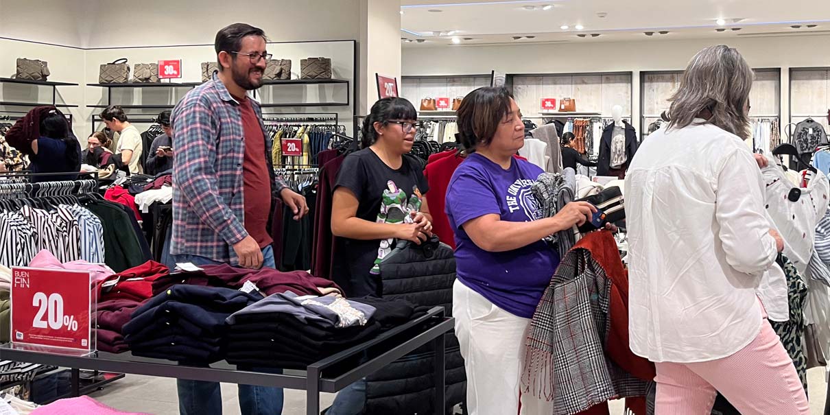 Poblanos arrasan el Buen Fin: compras en efectivo y “tarjetazos” saturan comercios