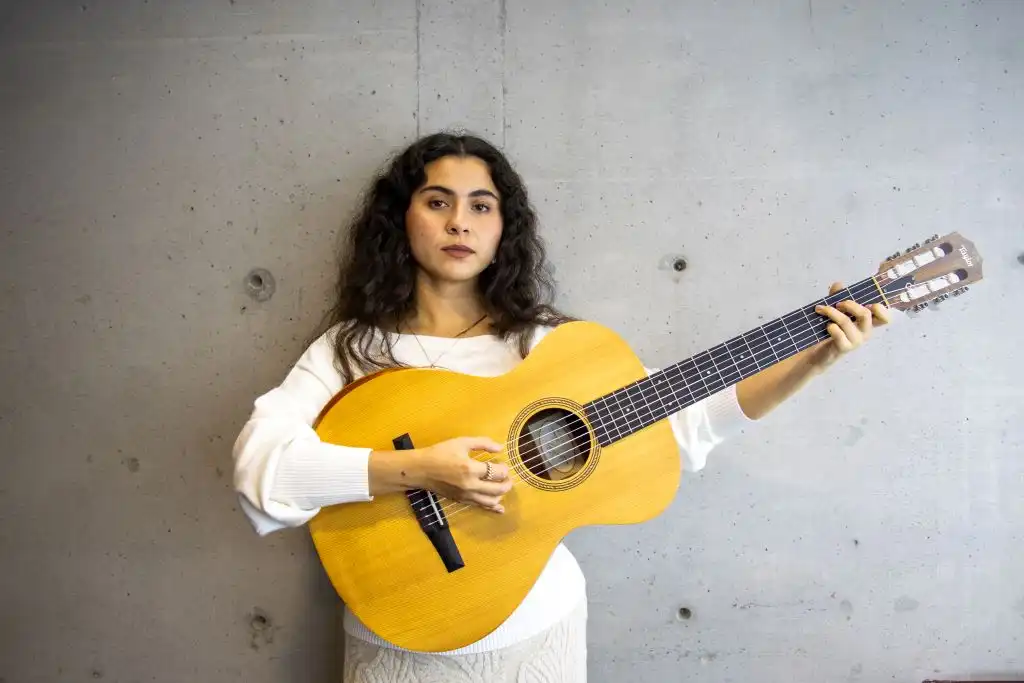 &#8216;Me río porque ya no quiero estar triste&#8217;: Silvana Estrada y la dulzura del renacer