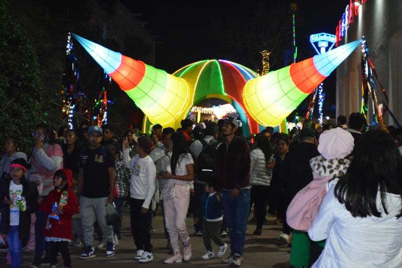 Más de 90 mil turistas disfrutan de la Villa Iluminada 2025 en Puebla