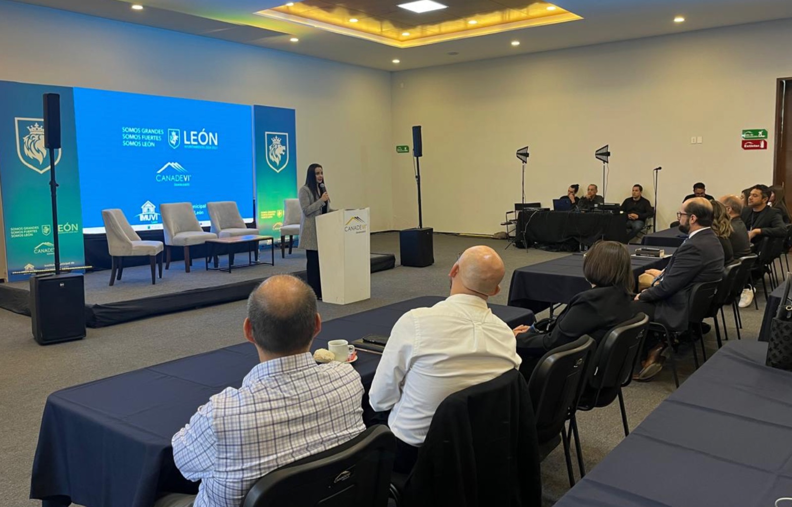 Buscan IMUVI y CANADEVI profesionalización en el desarrollo de vivienda en León