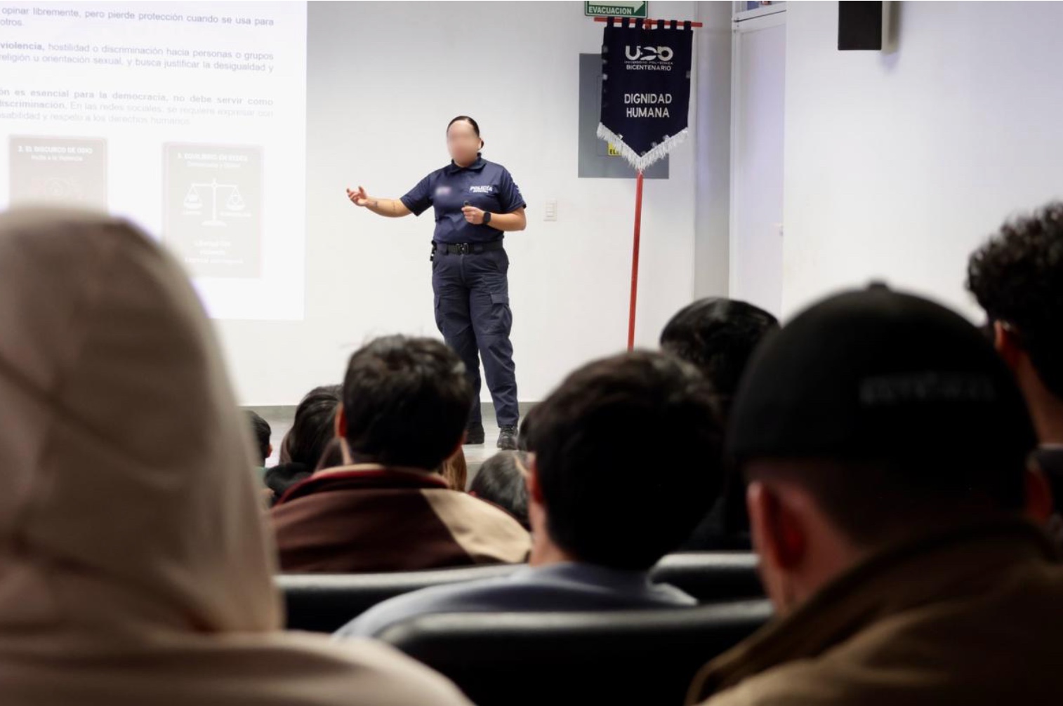 Alertan a estudiantes sobre violencia y la desinformación en redes sociales en Guanajuato