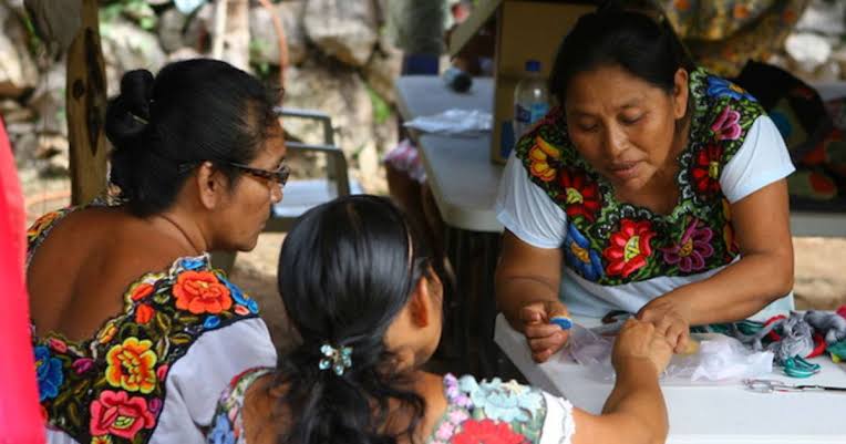 Barreras culturales y lingüísticas limitan a emprendedores indígenas: proponen reforma