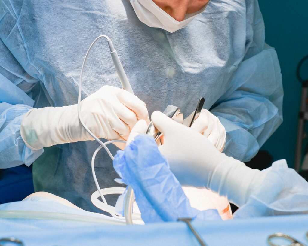 Muerte de adolescente tras procedimientos estéticos apunta a embolia grasa