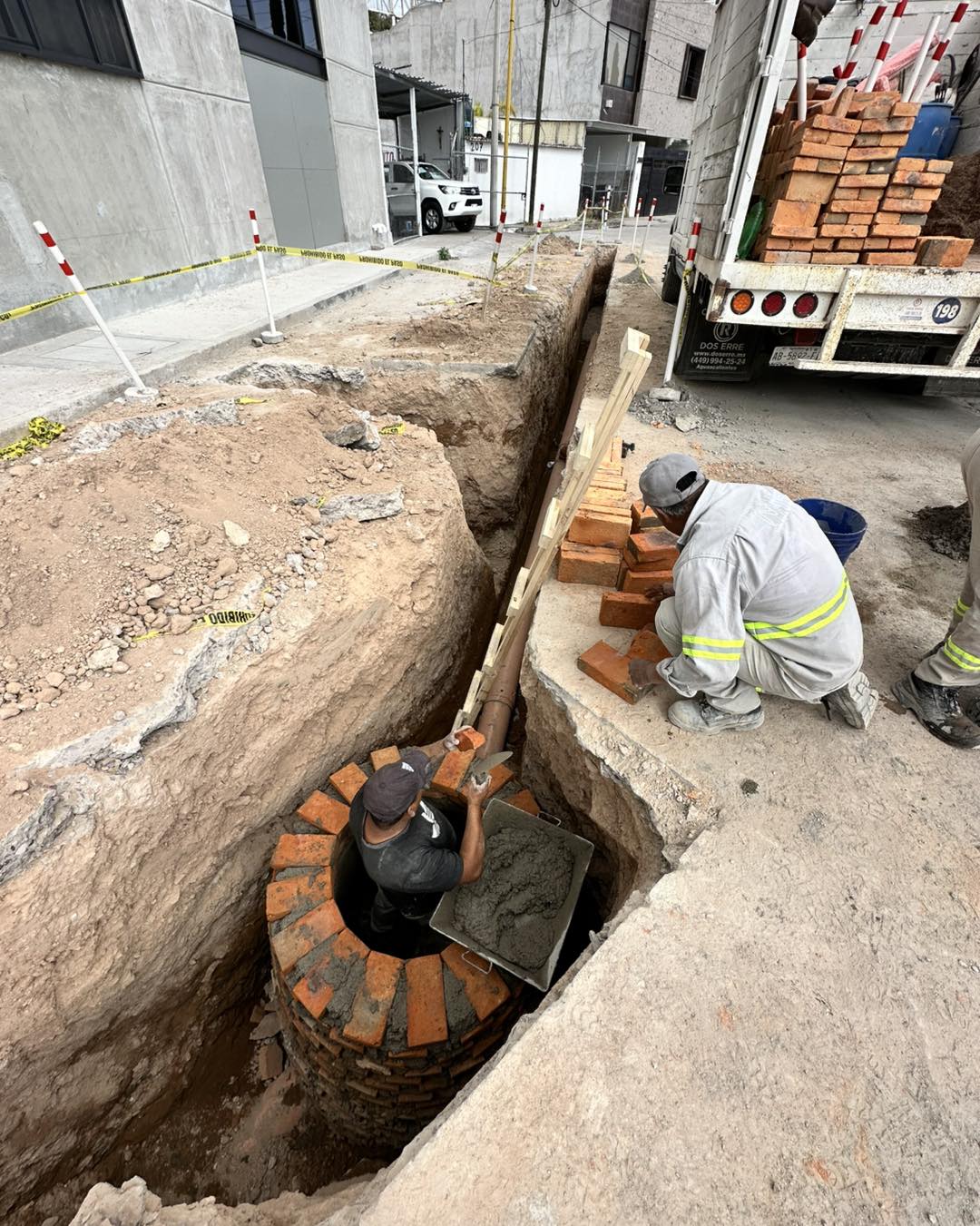 Avanzan conexiones sanitarias y reparaciones de agua potable en tres fraccionamientos