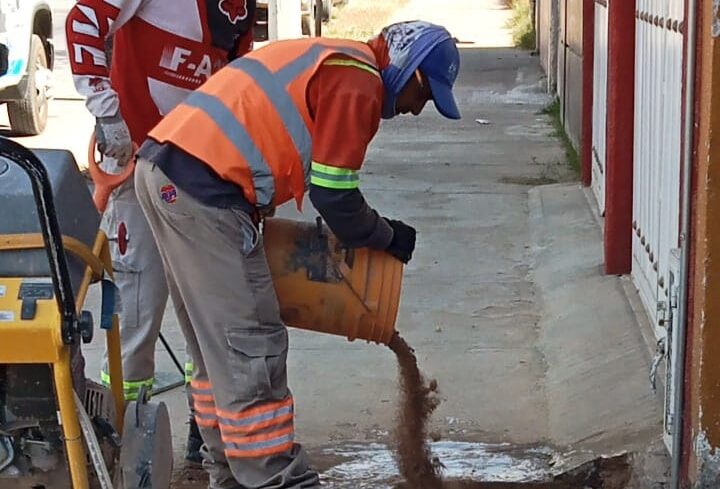 MIAA avanza en obras de bacheo y rehabilitación sanitaria en varios fraccionamientos