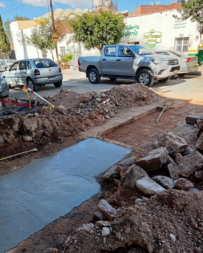 Avanzan obras de alcantarillado y bacheo en distintos puntos de la ciudad