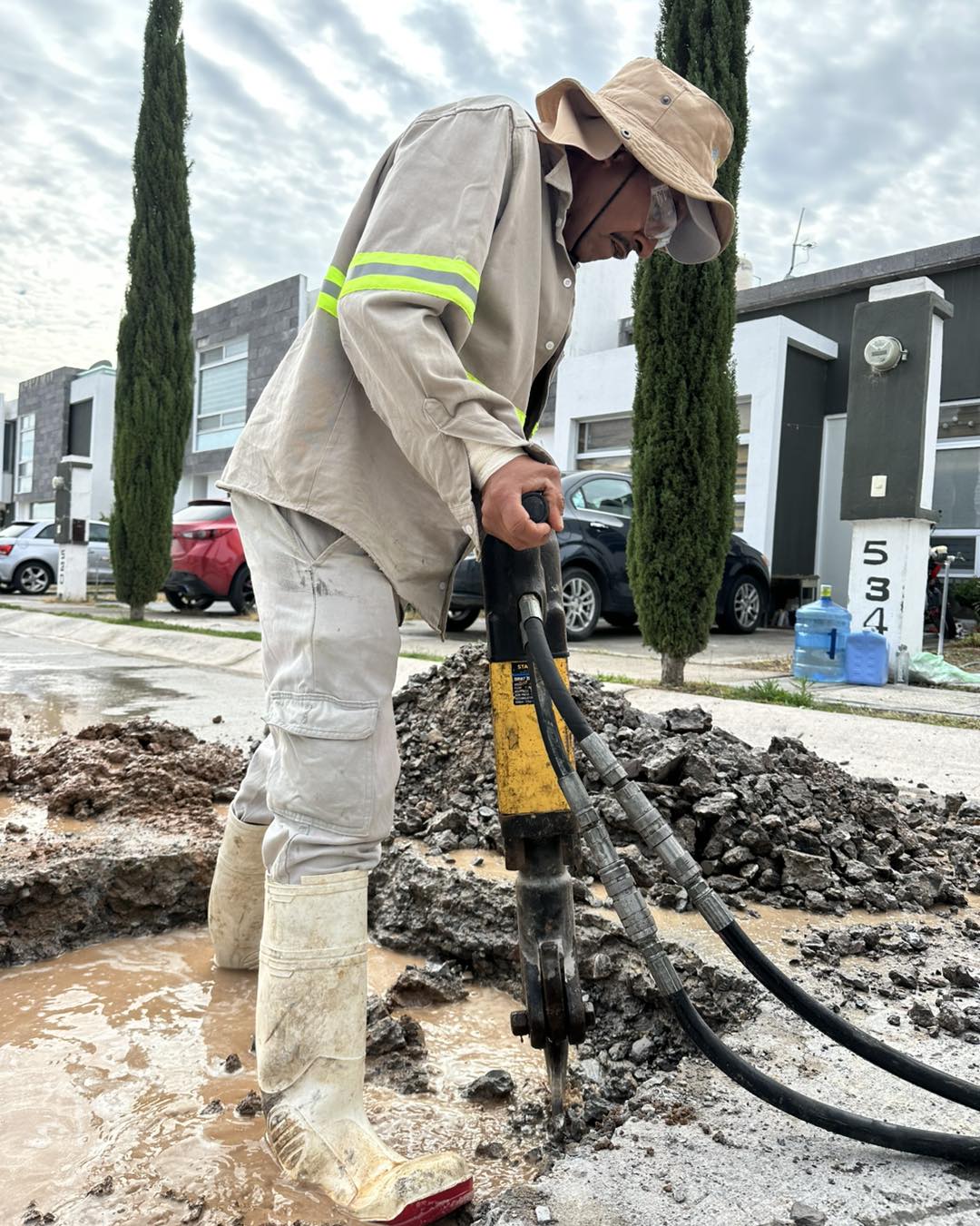 MIAA atiende fugas de agua potable en Bosque Sereno y Fidel Velázquez