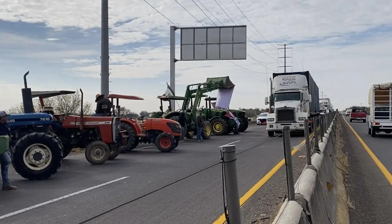 Miles de millones de pesos en pérdidas por cierres carreteros: CANACAR