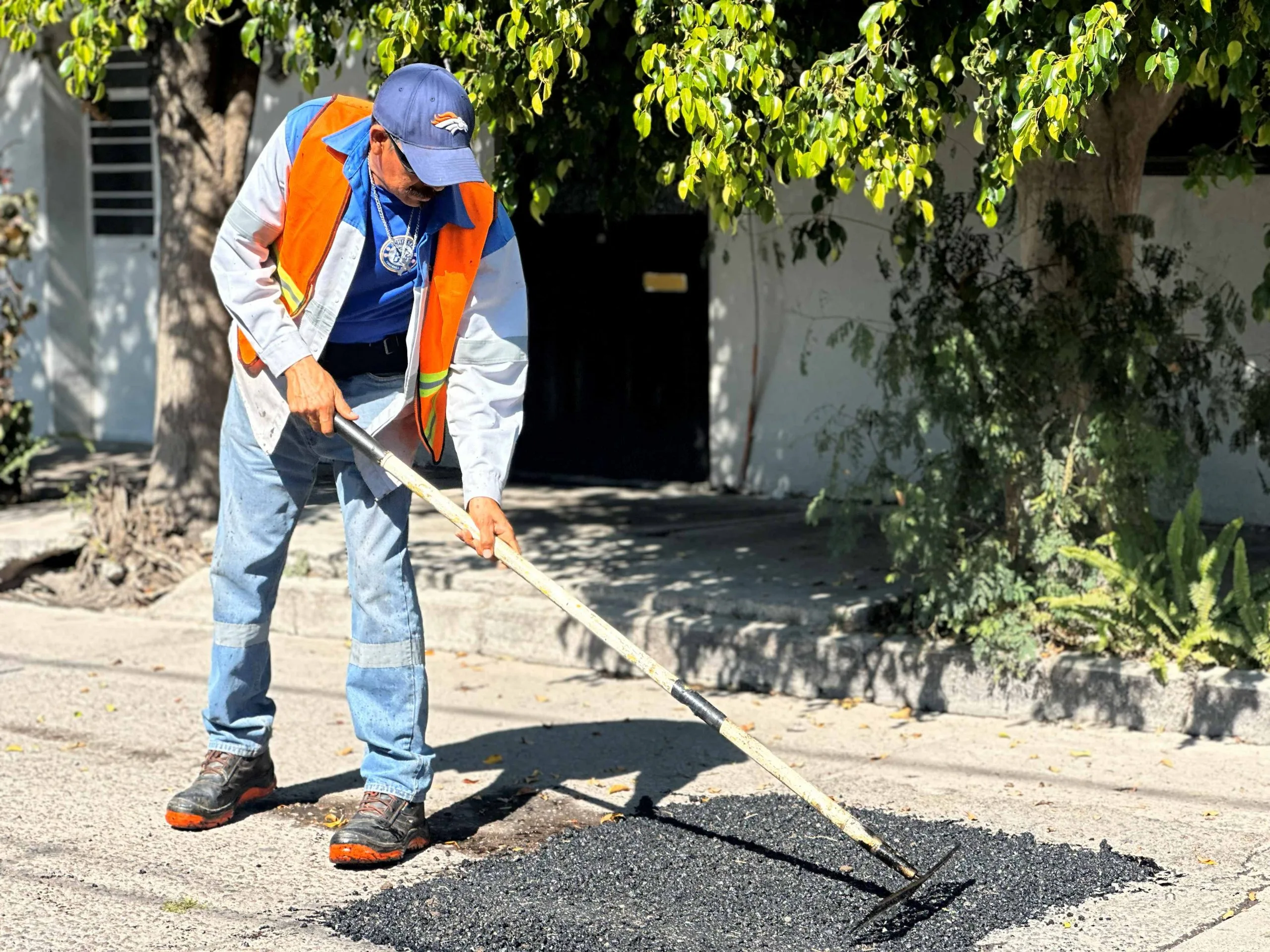 Refuerzan labores diarias de bacheo en Aguascalientes