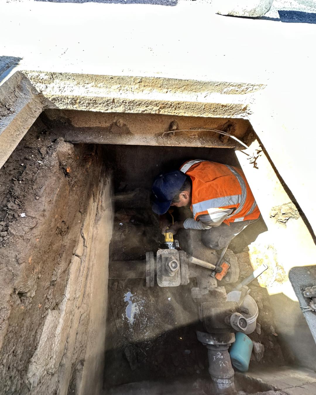 Sustituyen válvula y refuerzan revisión de la red de agua potable en varios puntos de la ciudad