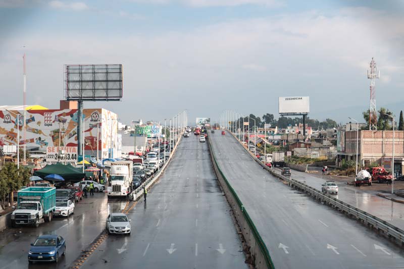 Carambola provoca cierre vial en la Central de Abasto de Puebla