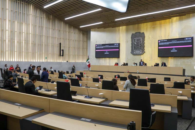 Diputados destacan que hay problemas más importantes que los paraderos urbanos