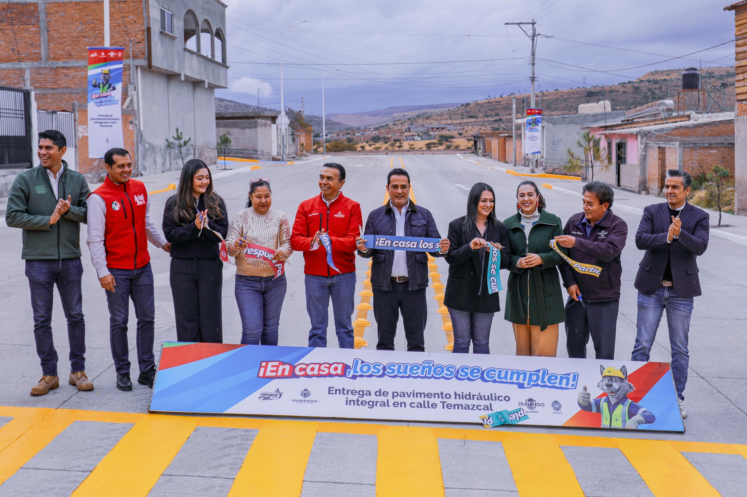 Entregan pavimentación de la calle Temazcal, en la colonia Valentín Gómez Farías