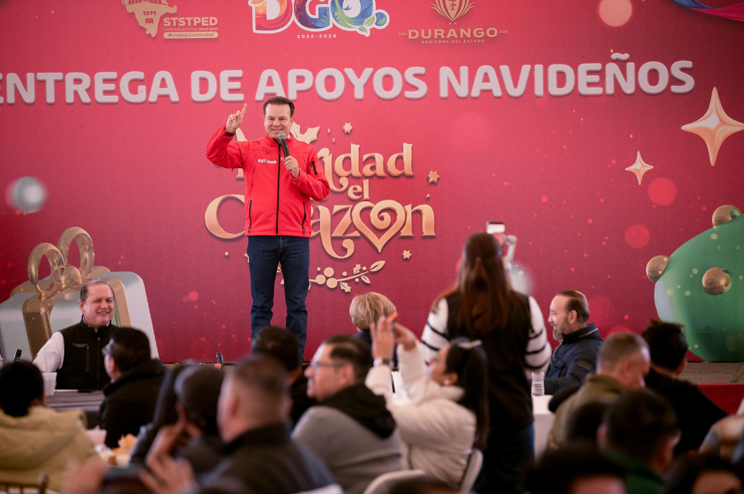 Trabajadores del Sindicato de los Tres Poderes reciben apoyos navideños