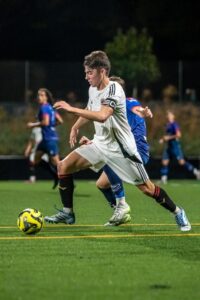 imagen: Leonardo Flores desplazamiento en partido de temporada / Newsweek Baja California.