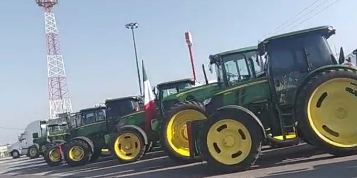 Carretera a Puebla cerrada por agricultores de Tehuacán; podrían marchar a la capital