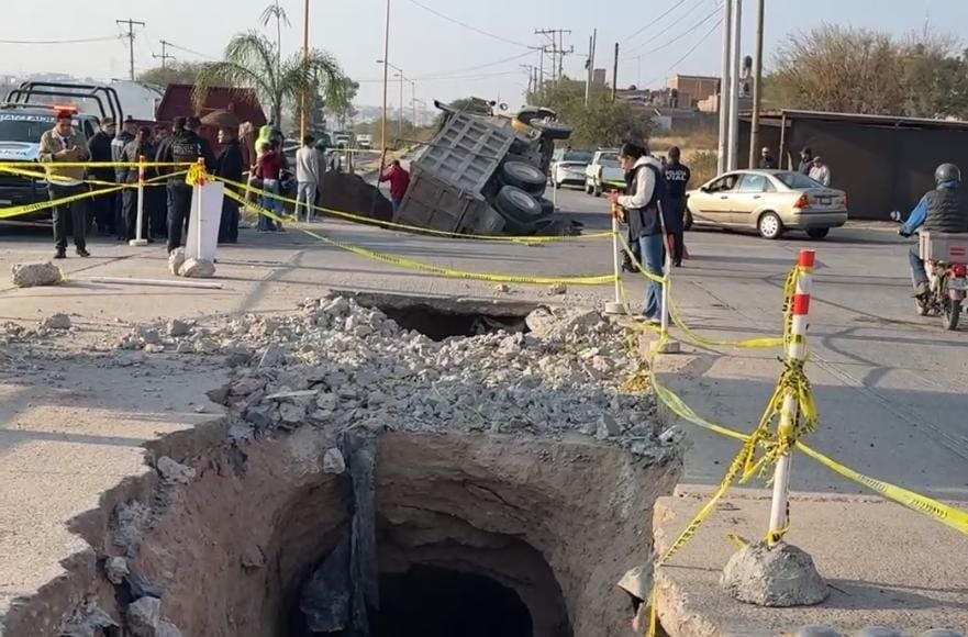 Advierte Protección Civil riesgo de nuevo colapso en socavón de Blvd. Guadalupano