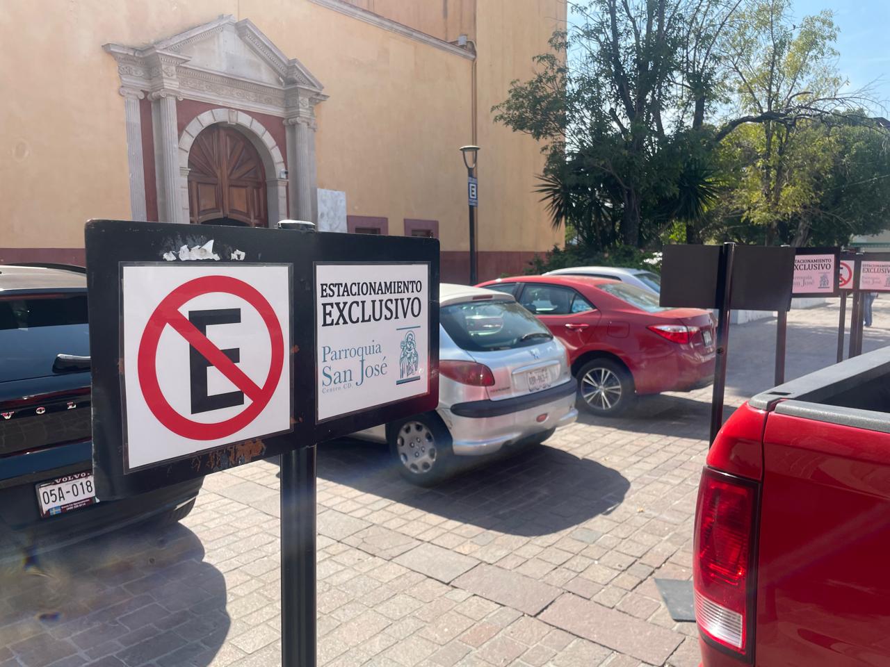 Retiran apartados de estacionamiento del Templo de San José; no habrá sanción