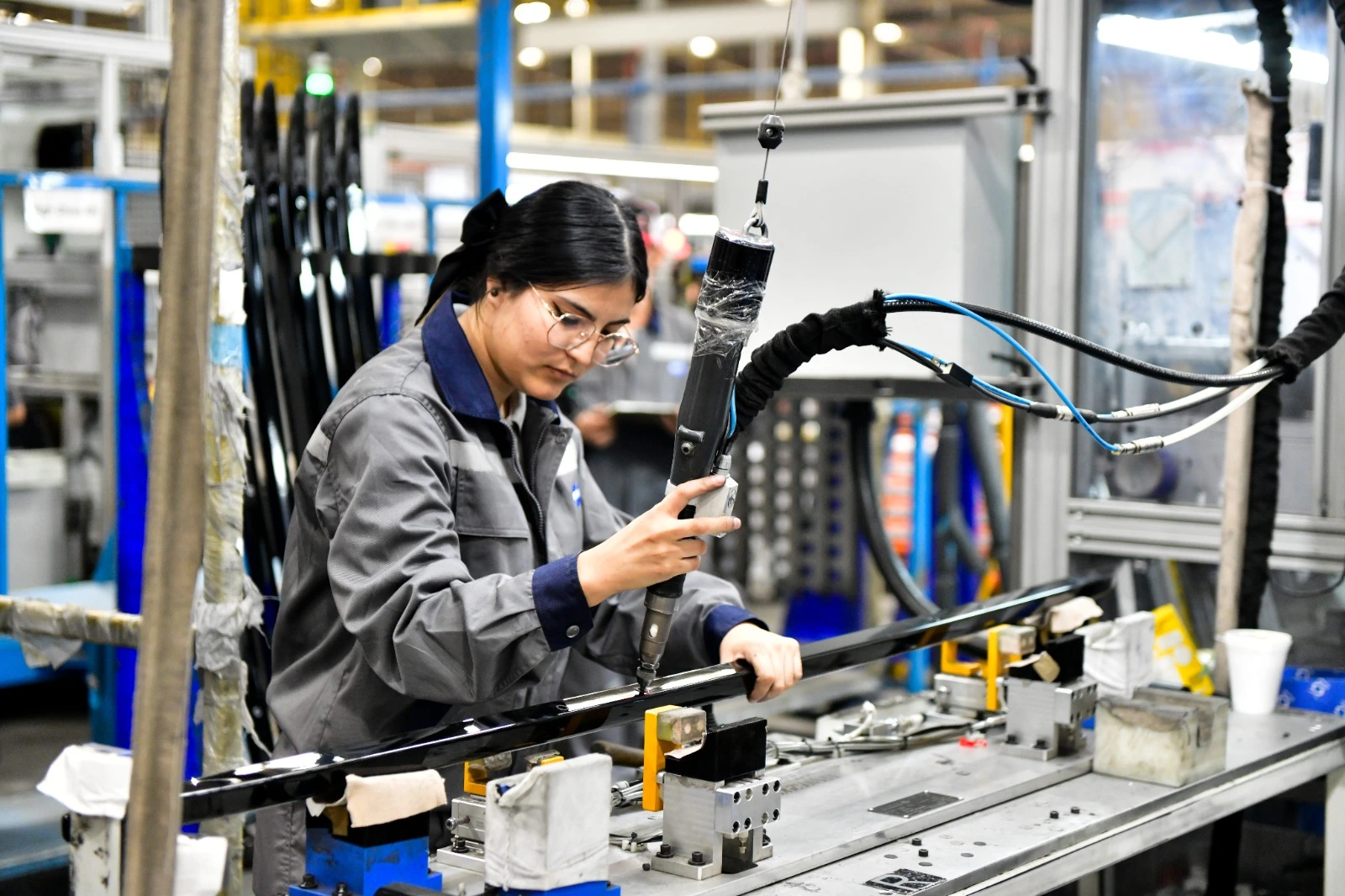 Sector automotriz absorbe mano de obra de la industria de la construcción