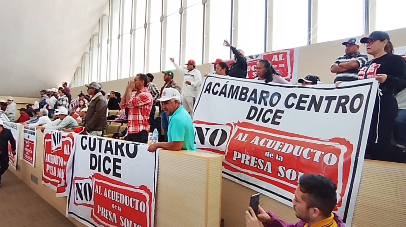 Entre protestas, aprueban deuda por 8 mil mdp en Guanajuato: la mitad va para el acueducto Solís–León