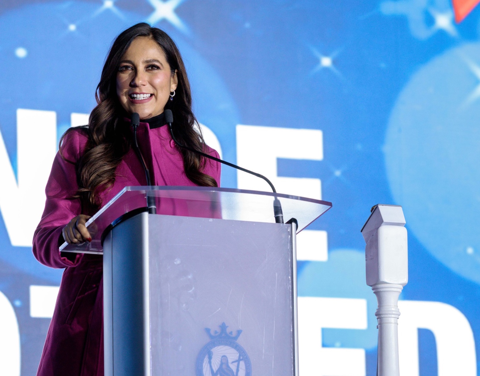 Gobernadora descarta cambios en su gabinete y llama a la unidad