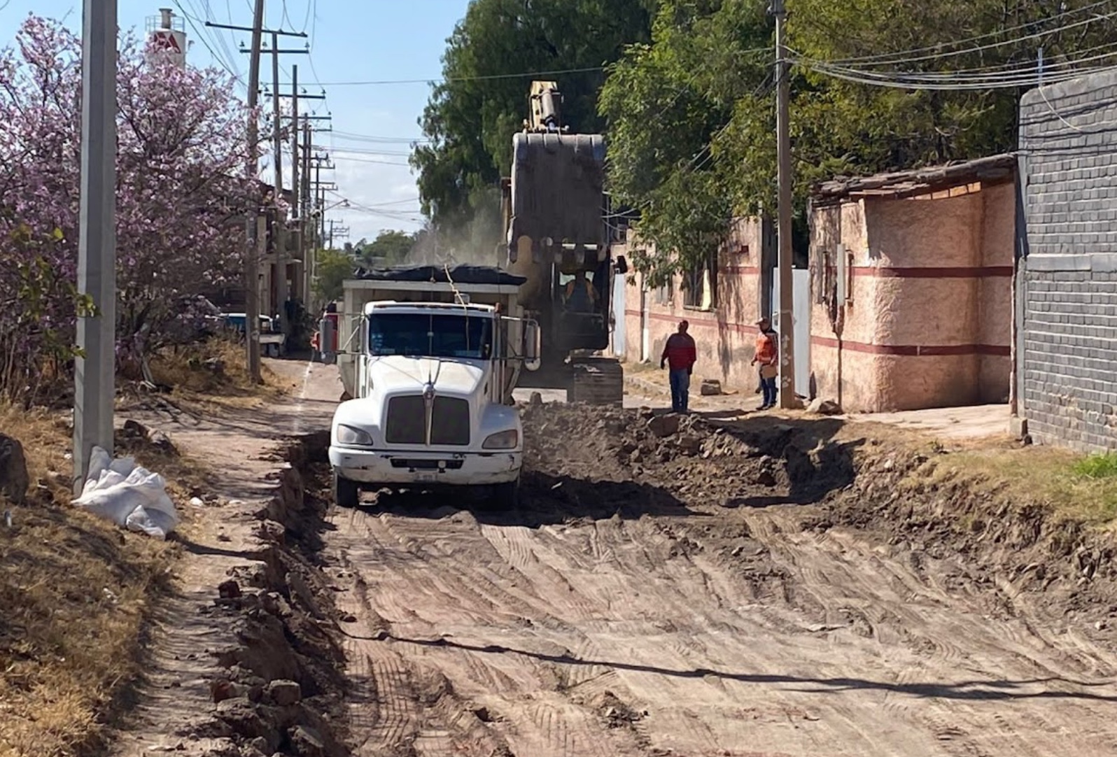 Presupuesto participativo impulsa pavimentación en la comunidad Lagunillas