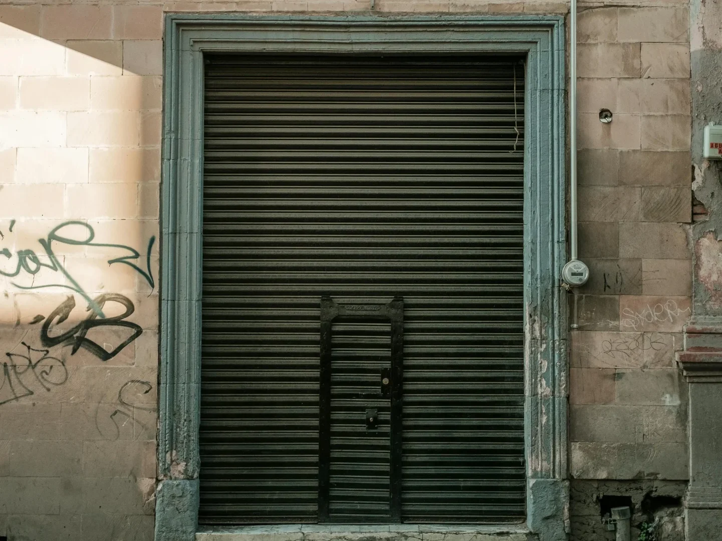 ¿Por qué tantas empresas cerraron en 2025? Esto dicen los economistas