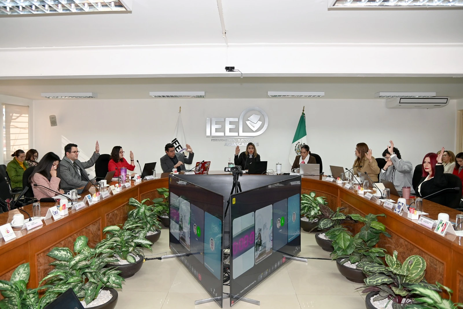 Modifica IEE su presupuesto para dignificar condiciones laborales de empleados