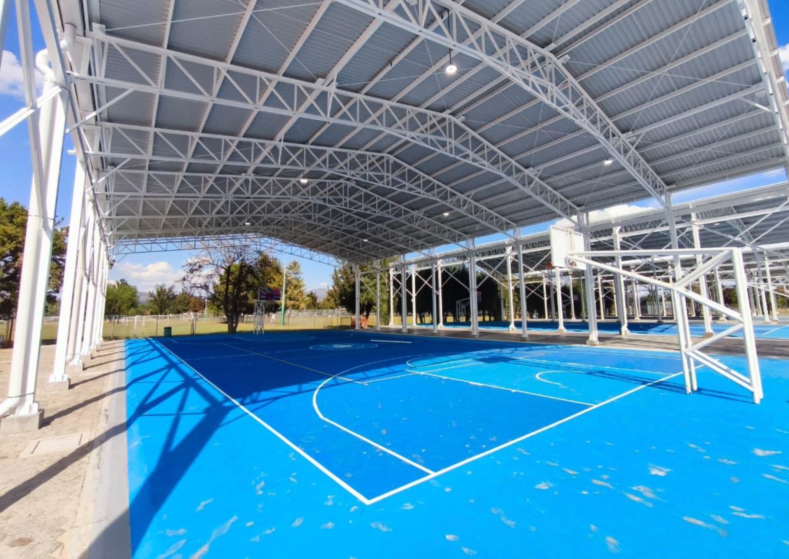 León estrena canchas y rehabilitación de espacios vecinales