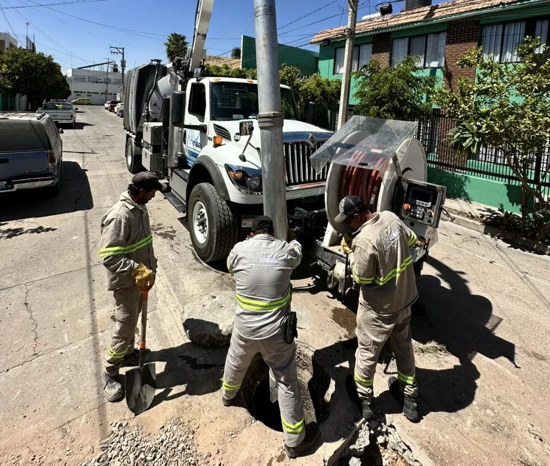 MIAA atiende fugas y avanza en rehabilitación de alcantarillado en distintos puntos de la ciudad