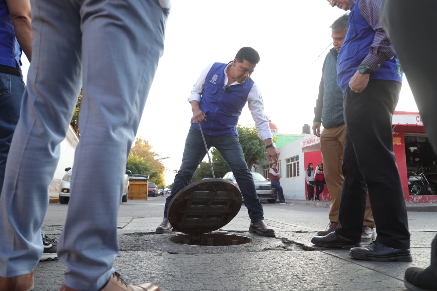 Rehabilitan alcantarillado sanitario en el Fraccionamiento México