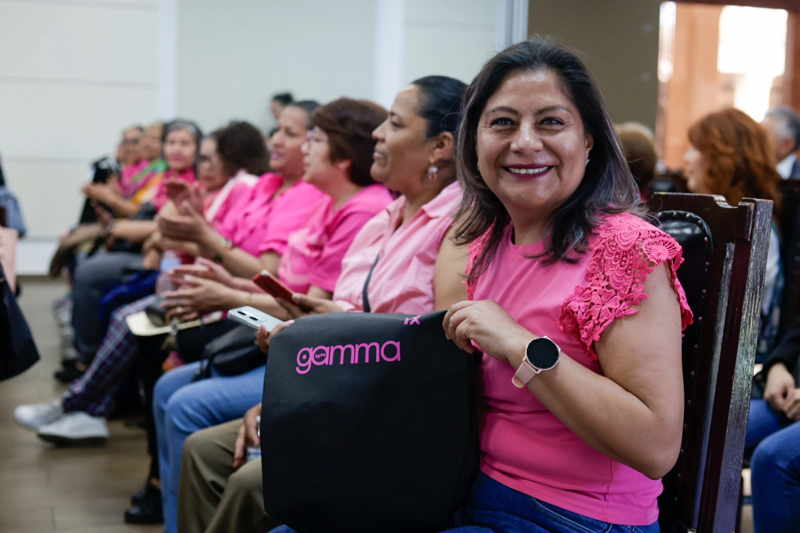 Entregan prótesis mamarias a sobrevivientes del cáncer de mama