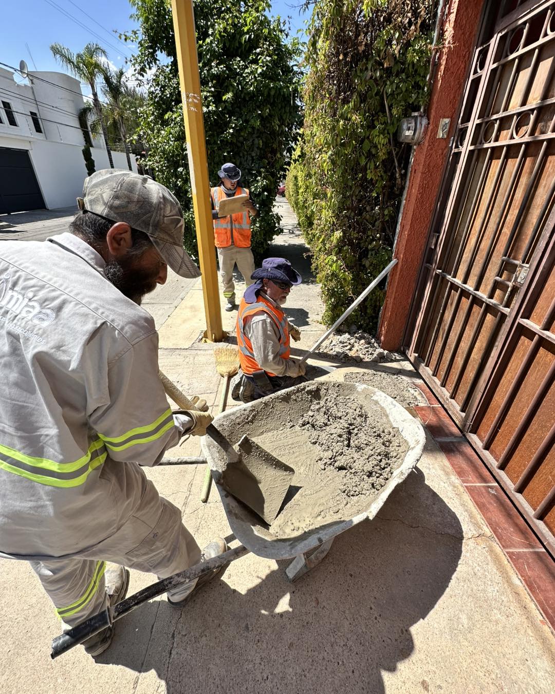 Reparan fuga y atienden baches en fraccionamientos de Aguascalientes