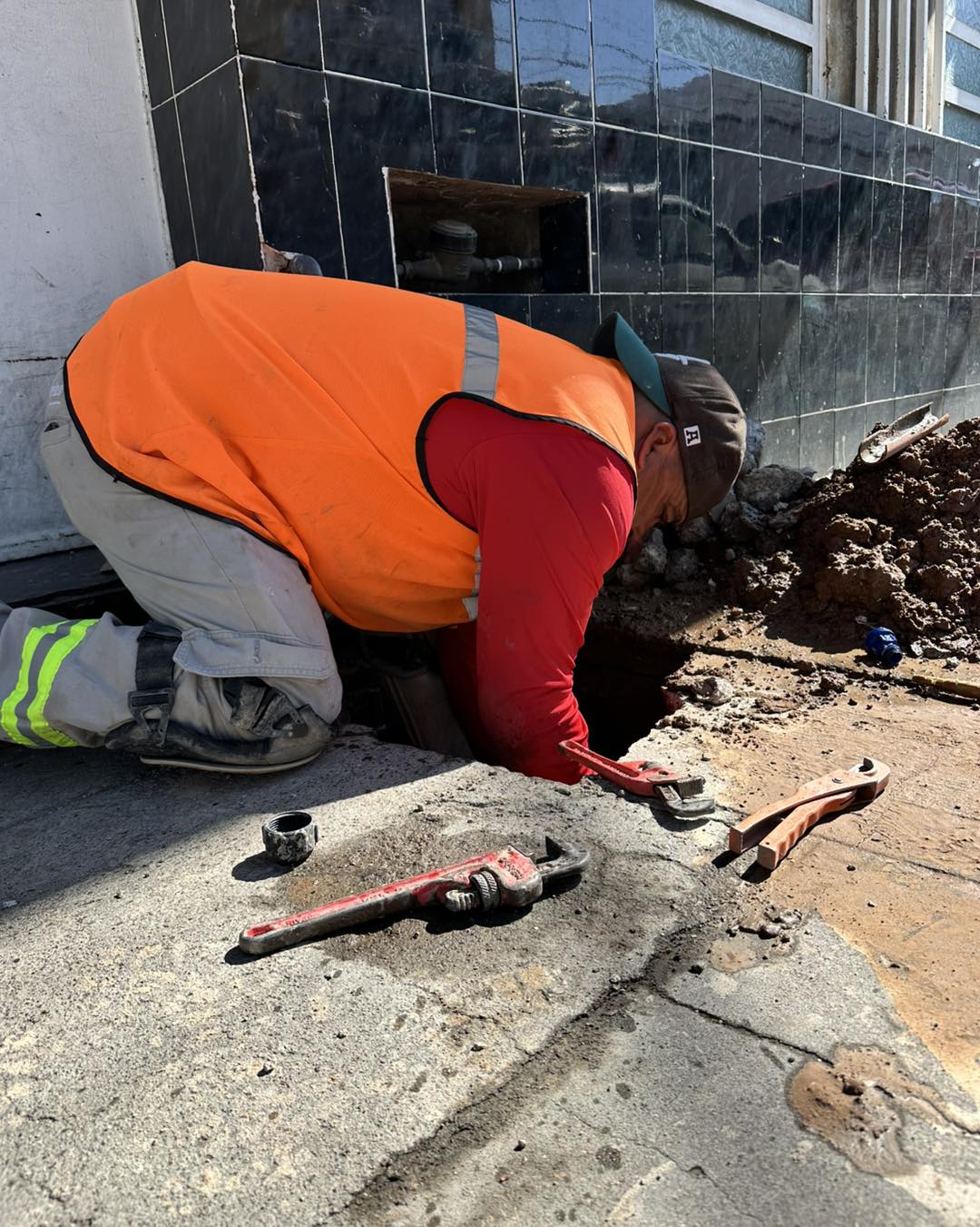 MIAA realiza interconexión y atiende fuga en colonias de la capital