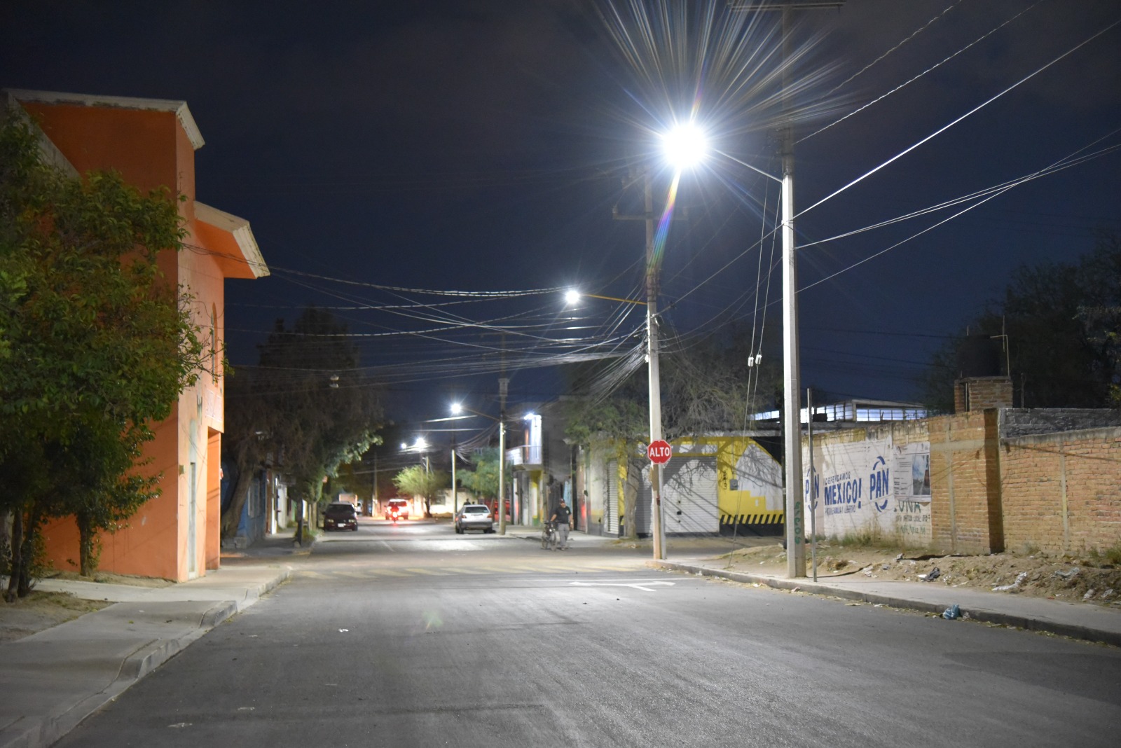 Pavimentan e iluminan calle en Jesús María para mayor seguridad de estudiantes