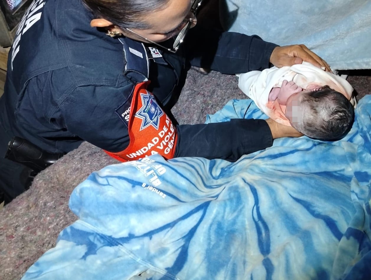 En plena madrugada, policías de Jesús María ayudan a joven madre a dar a luz