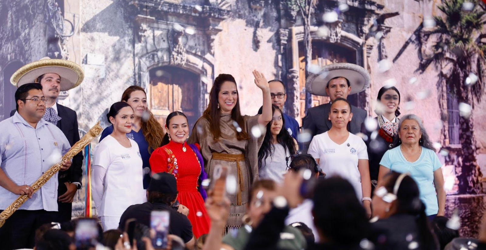 Tren de pasajeros llegará a Apaseo el Grande: gobernadora destaca obras urbanas, deportivas y educativas