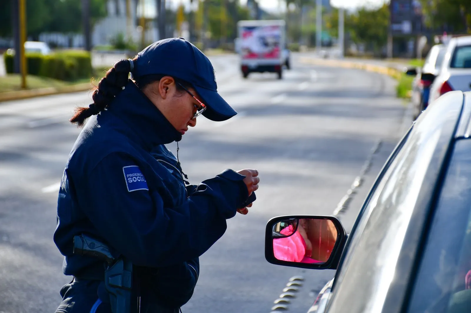 Más de 900 multas en 2026 por uso del teléfono celular al volante