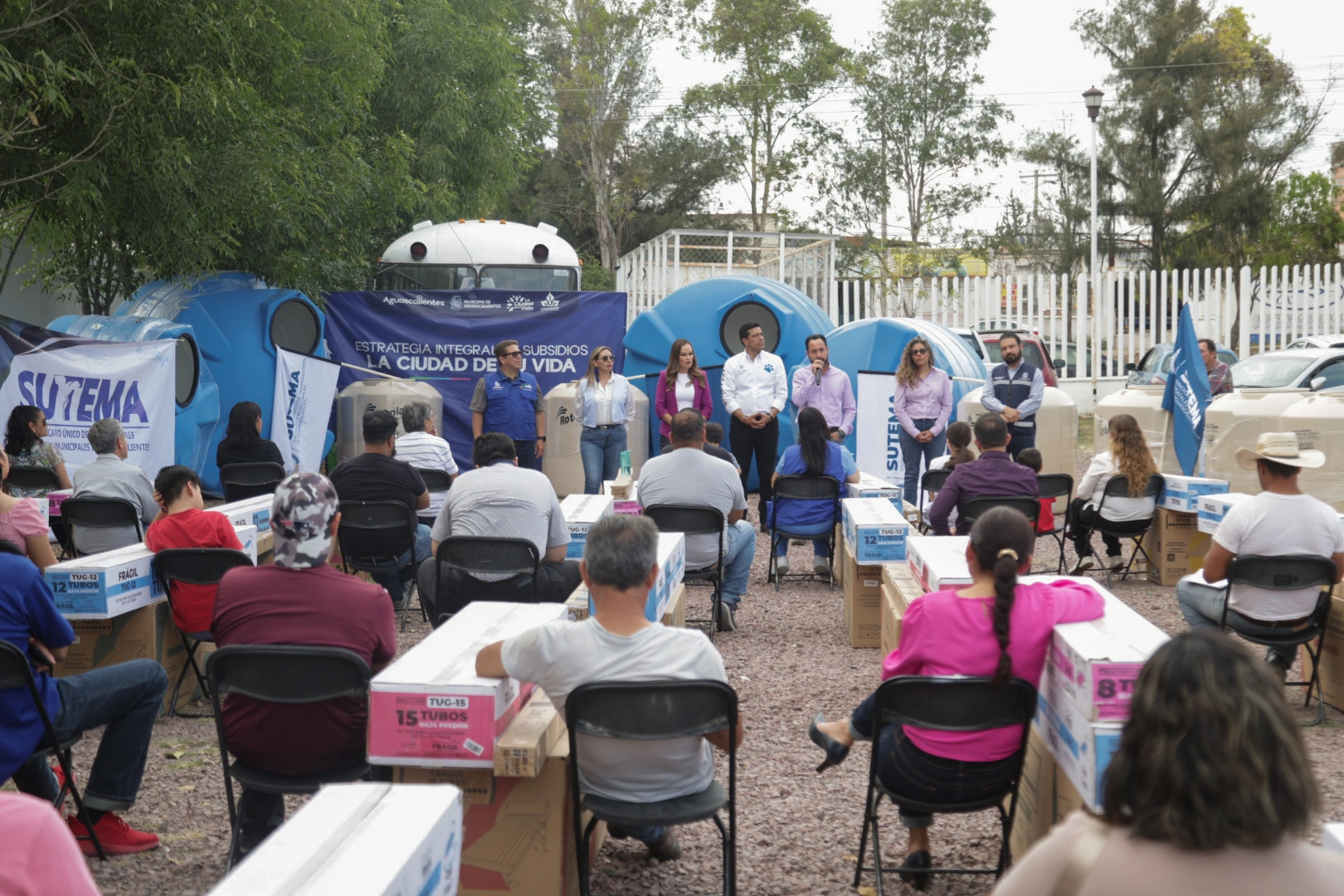 Municipio acerca subsidios a trabajadores para mejorar su calidad de vida