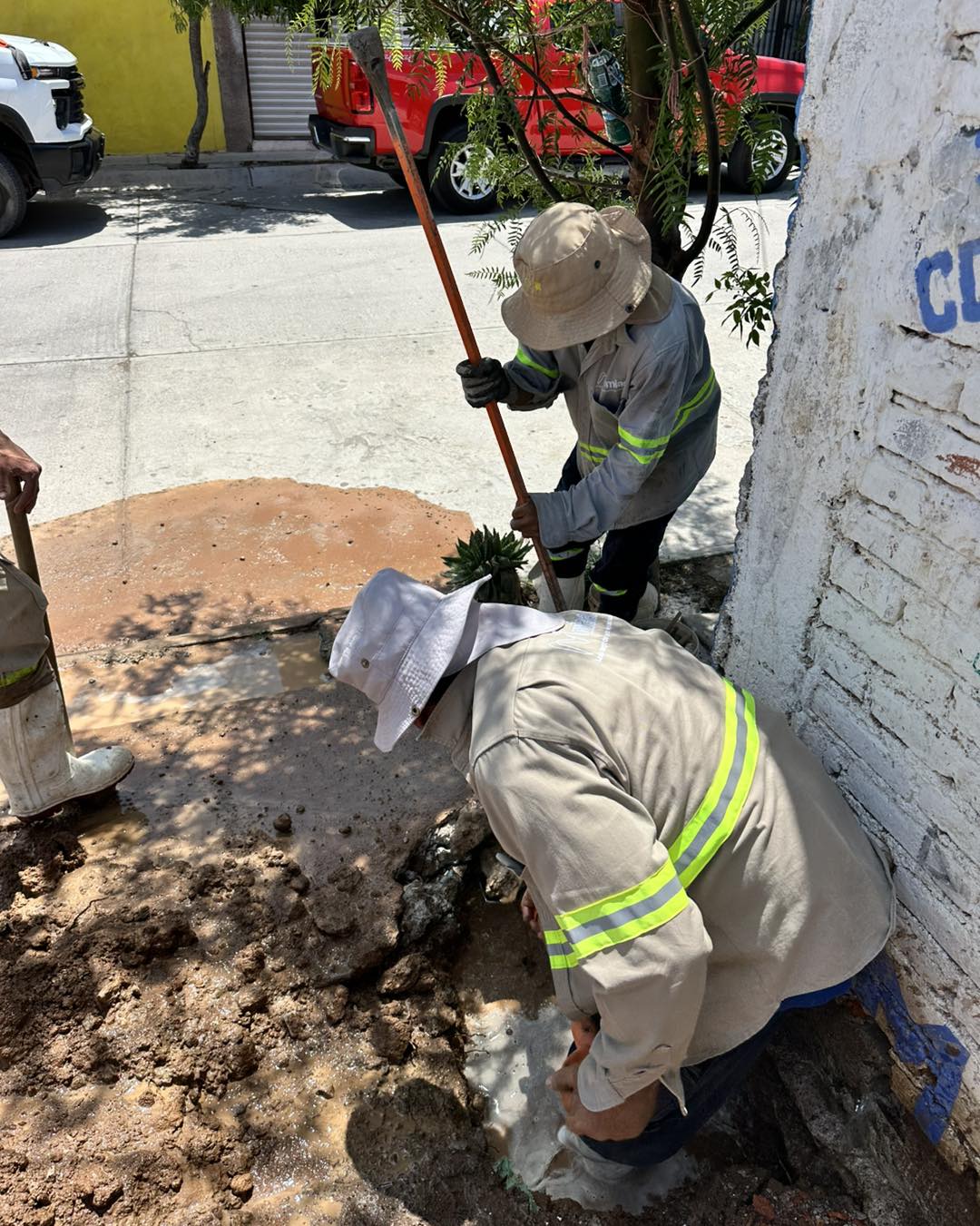 MIAA atiende fugas de agua potable en Fundadores y Lomas del Ajedrez