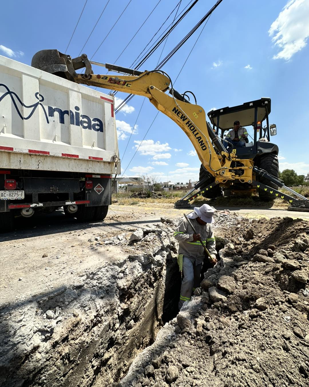 MIAA realiza interconexión para mejorar abasto de agua en Villas de la Cantera