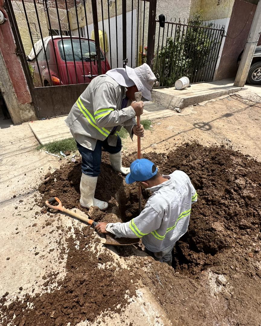 Atienden fugas de agua potable en zona urbana y rural