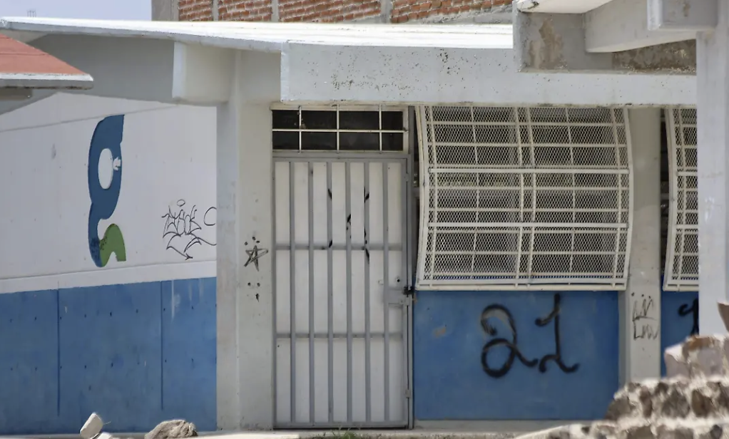 Casi 300 escuelas sin barda en León: autoridad descarta riesgo general