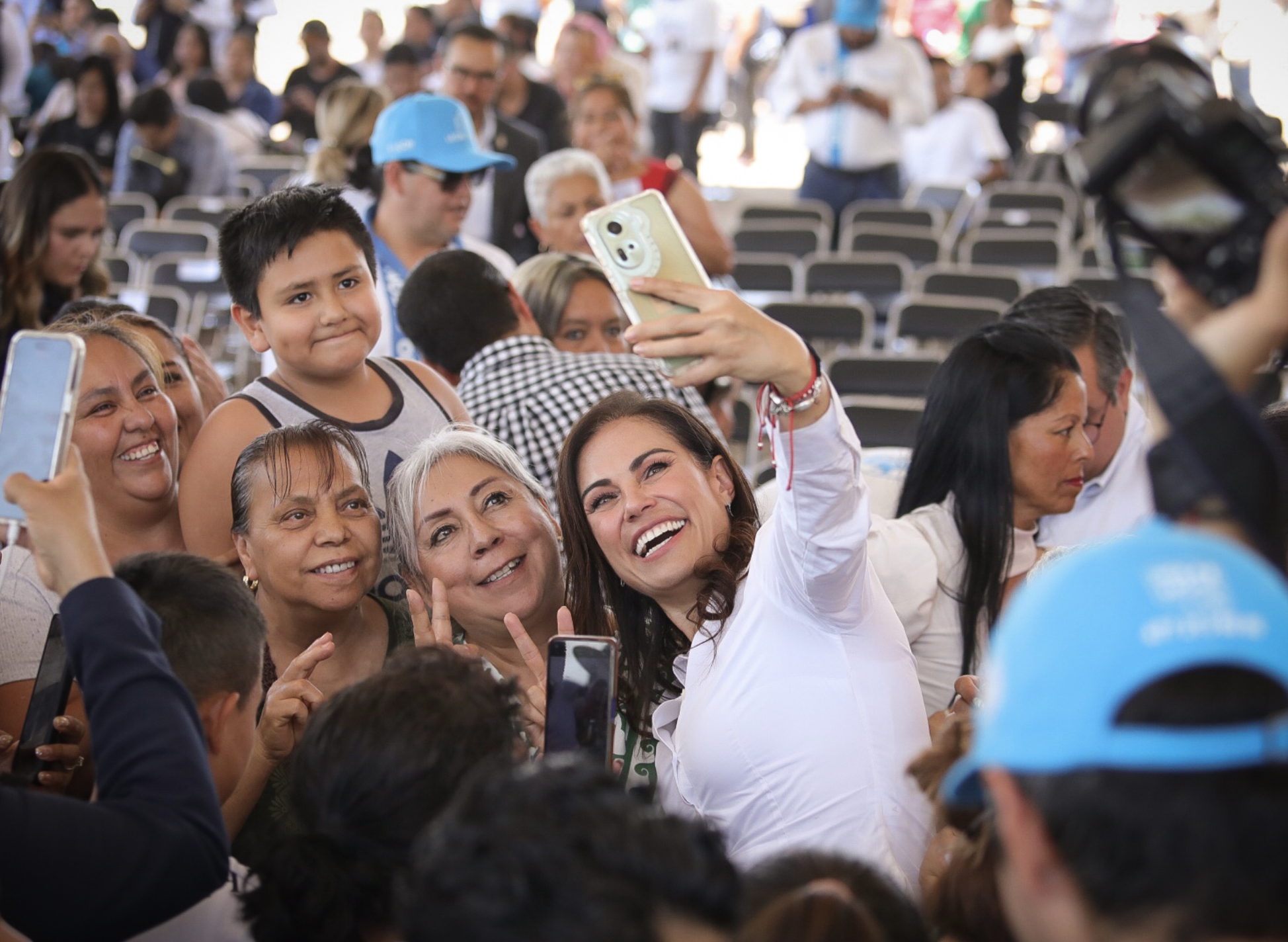 Alejandra Gutiérrez aún no define al partido que elegirá tras salir del PAN