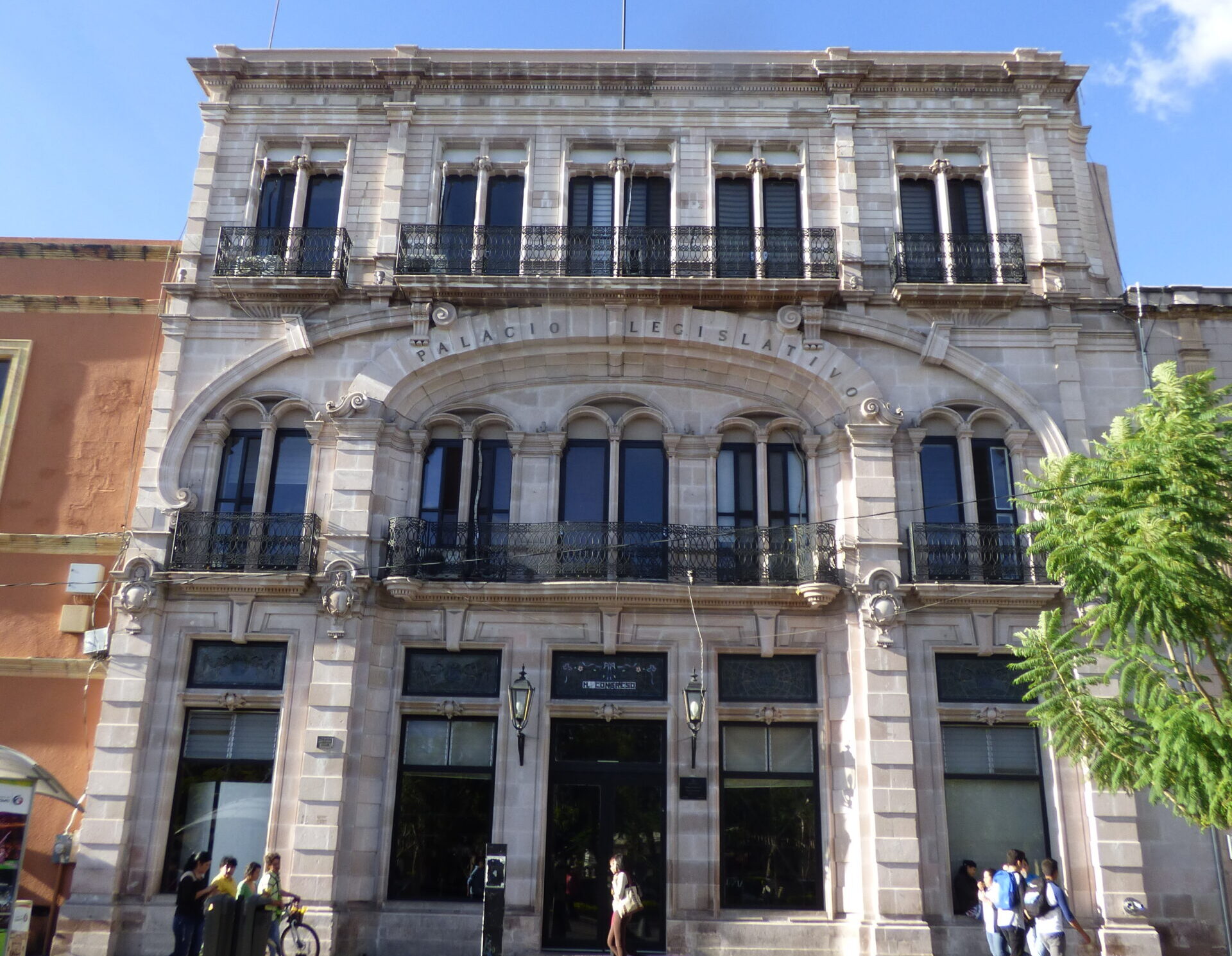 Congreso de Aguascalientes refuerza seguridad y exige registro a visitantes