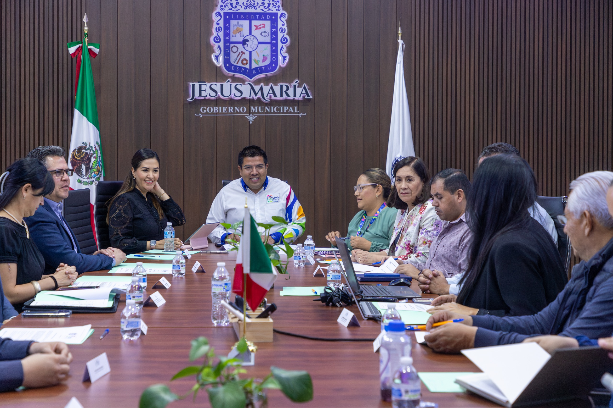 Buscan reducir tiempos de atención en servicios municipales