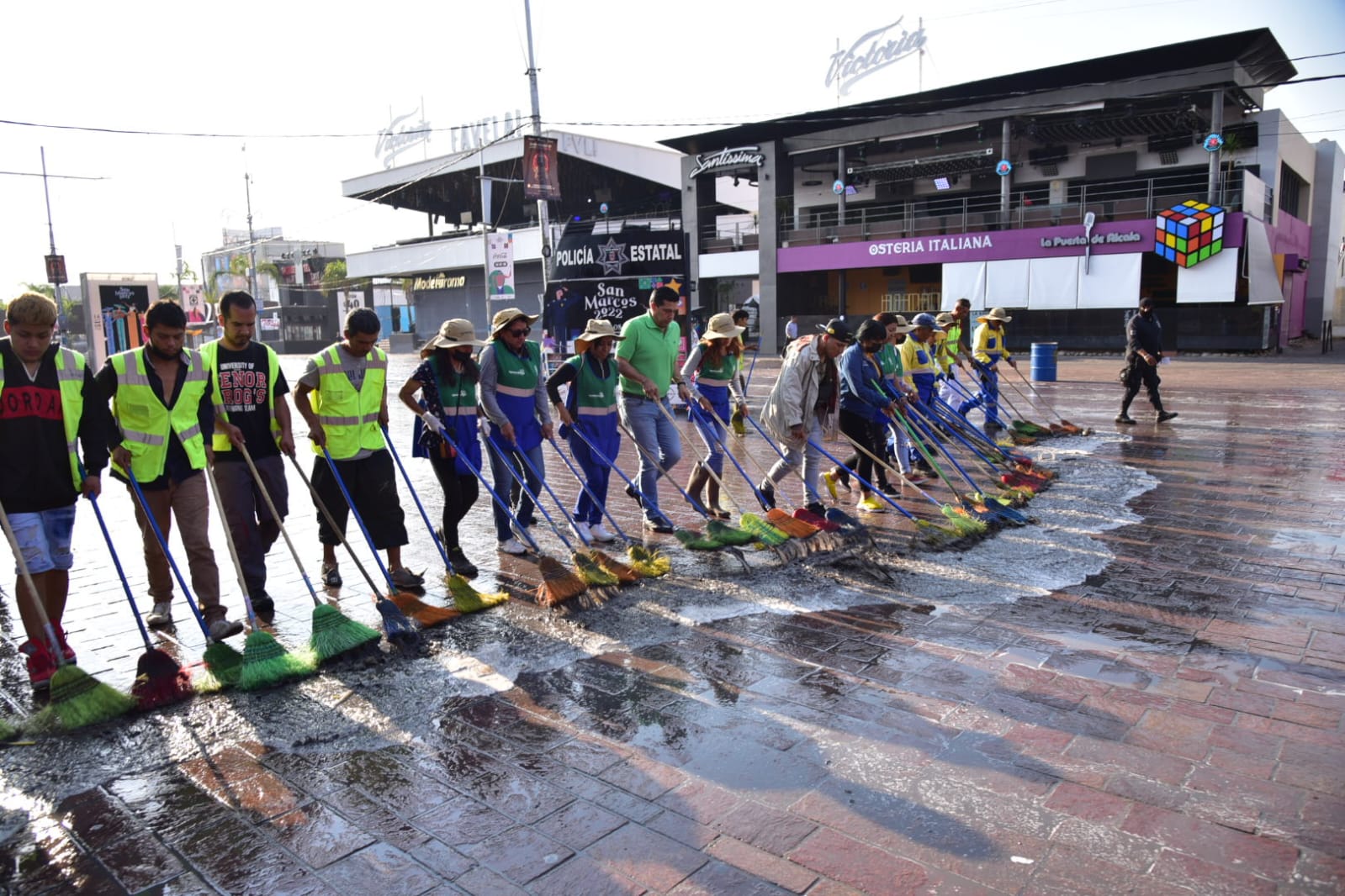 ¿Cuánta agua se usa para limpiar la FNSM?